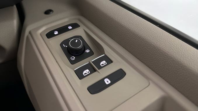 Volkswagen Multivan 1.5 TSI eHybrid Life 5dr 4MOTION DSG Estate - Image 31